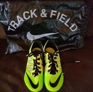 NIKE TRACK SHOES.YYOUTH BOYS SIZE 8